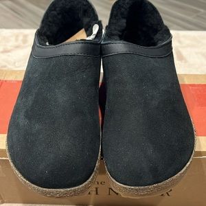 Haflinger 714005 Women’s Siberia Shearling Clog Slipper Black Sz EUR-40 USW-9
